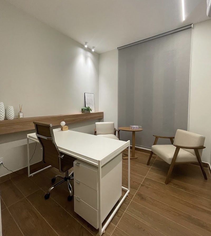 Foto de Psicoterapeuta Nádia Lavínia